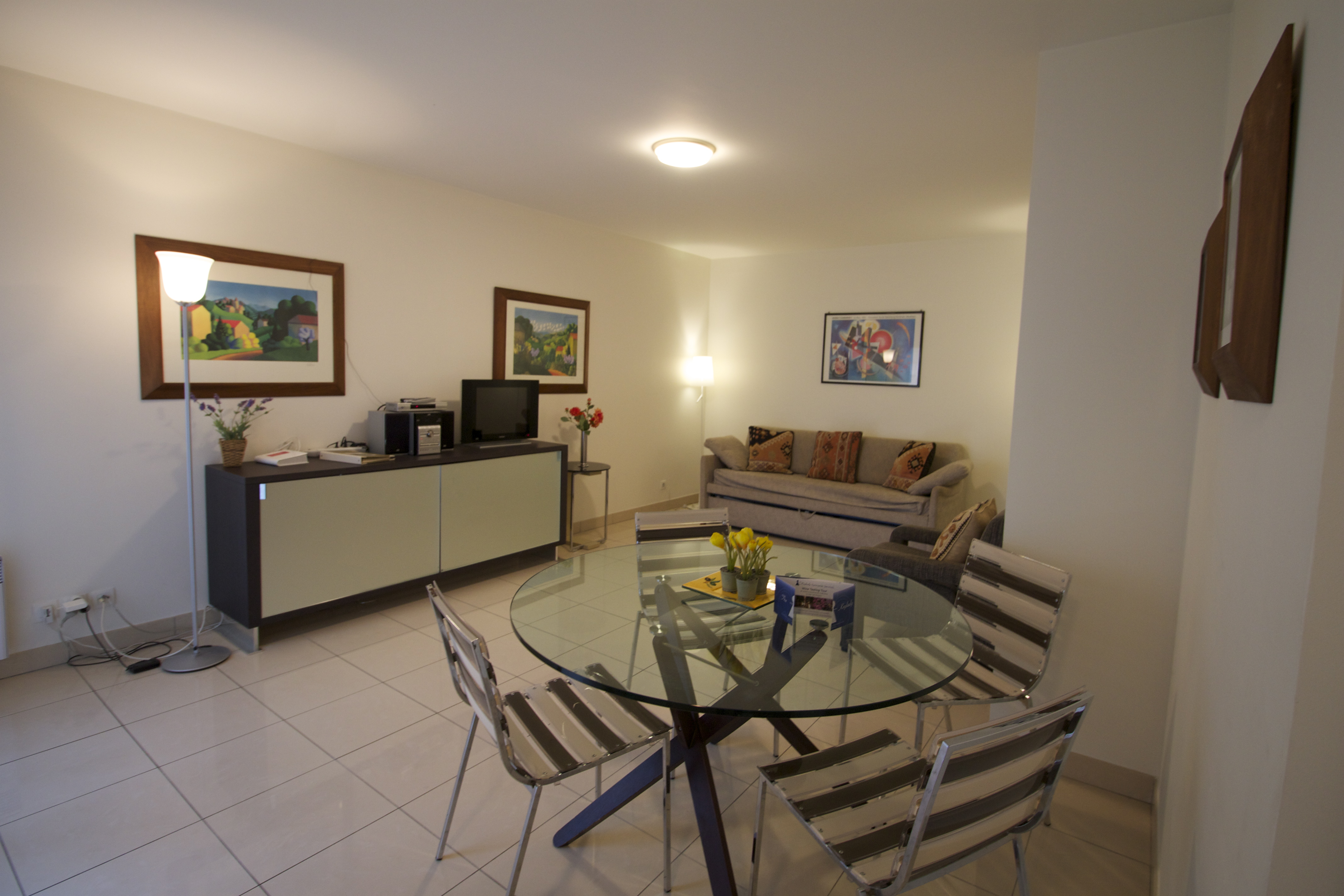 thekeylady-holiday-rental-antibes-albert-1er-living-area