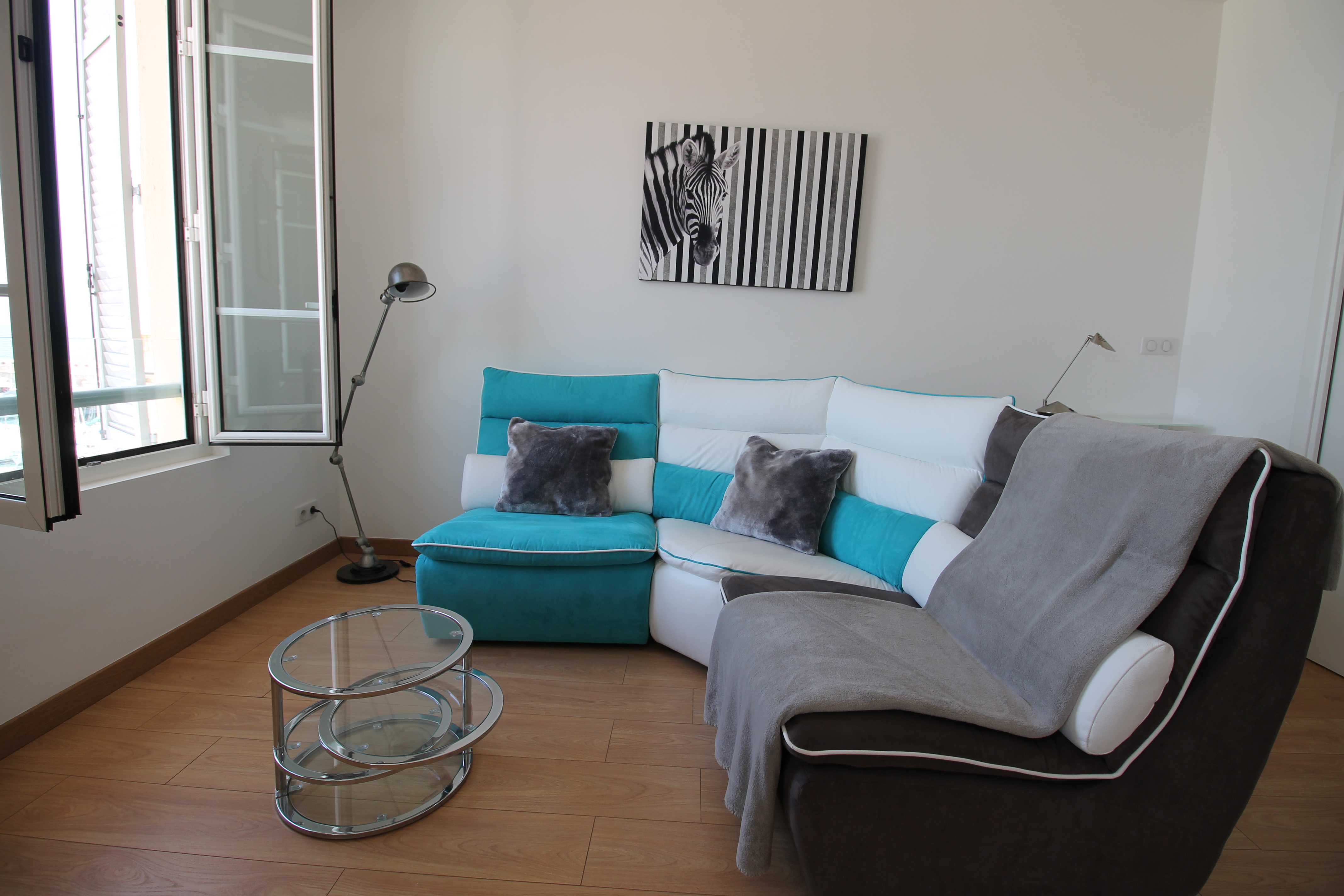 thekeylady-holiday-rental-apartment-location-appartement-sofa-porte-marine-old-antibes