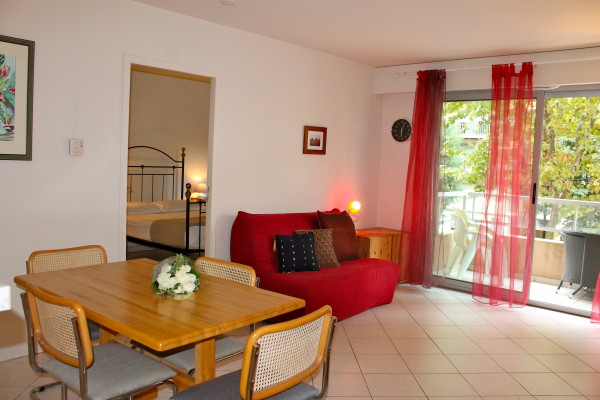 thekeylady-holiday-rental-albert-38-living-area