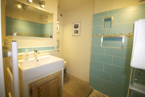 thekeylady-holiday-rental-antibes-hippocampe-bathroom