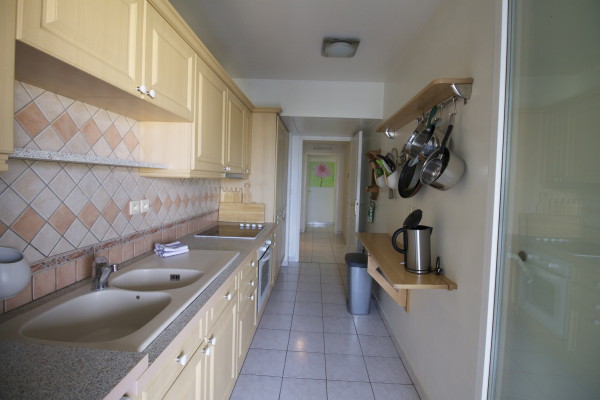 thekeylady-holiday-rental-antibes-la-mer-1st-floor-kitchen