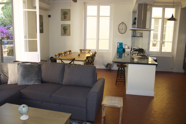 thekeylady-holiday-rental-antibes-maison-gioanni-living-area