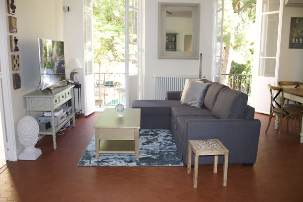 thekeylady-holiday-rental-antibes-maison-gioanni-sofa-lounge