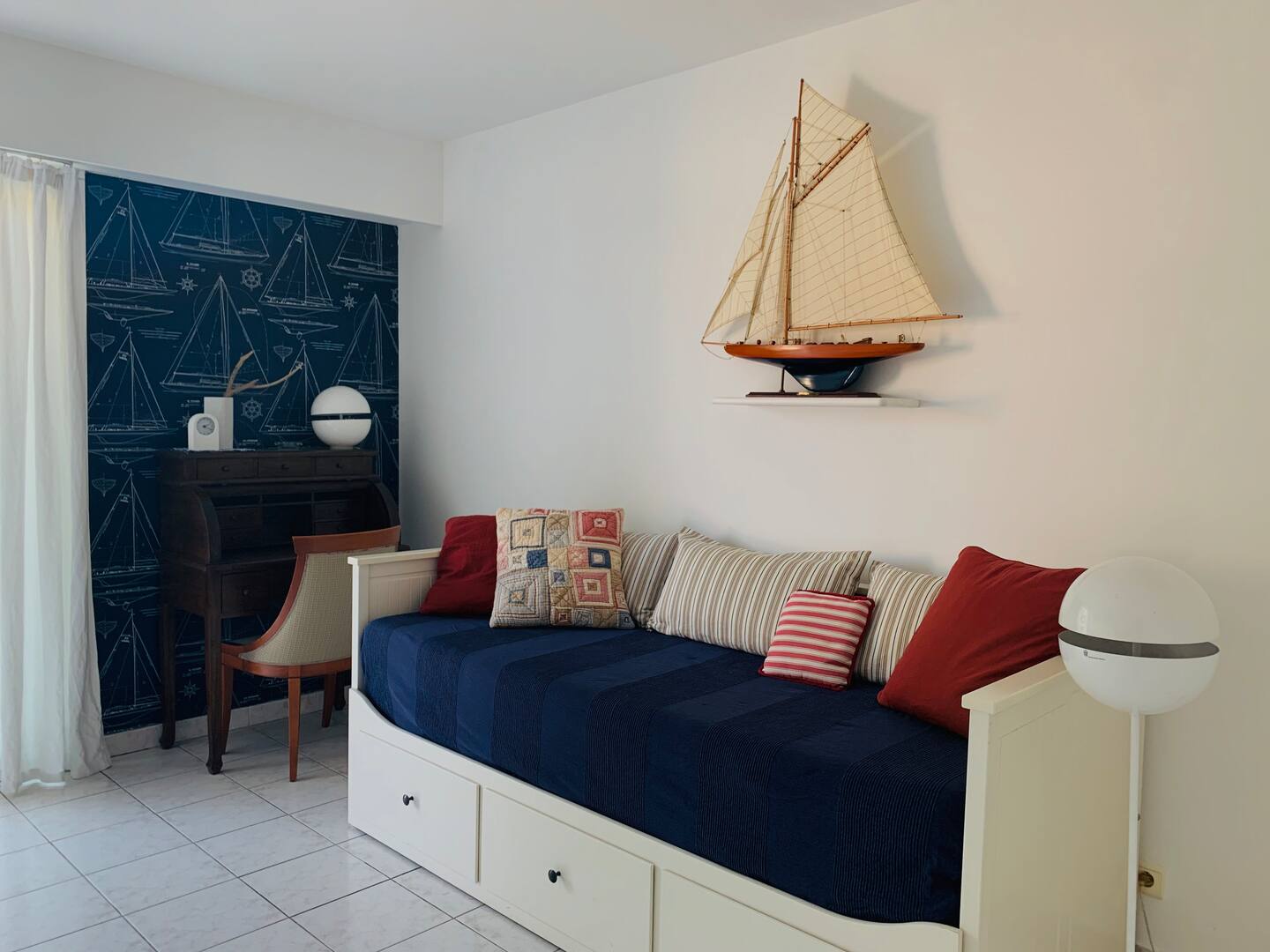 thekeylady-holiday-rental-apartment-location-appartement-La-Mer-Terrace-Unique- bedroom-single-twin